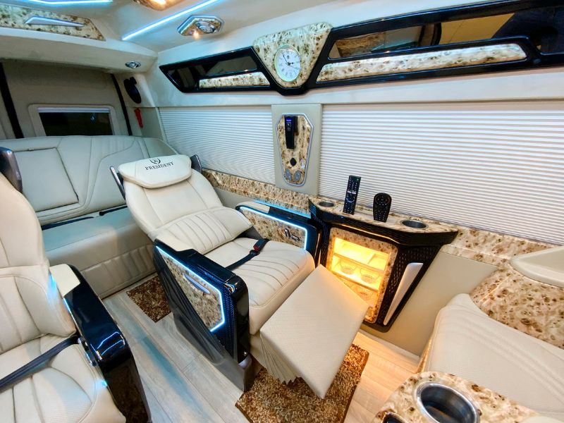 Xe Limousine Đi Bình Phước Dòng xe limousine từ chất lượng cao đi Bình Phước